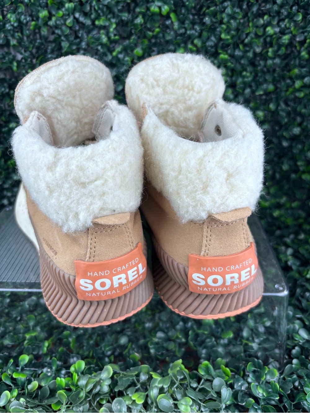 SOREL OUT ‘N ABOUT CONQUEST BOOTS WITH FLEECE COLLARS (Size 6 US) - Picture 4 of 10